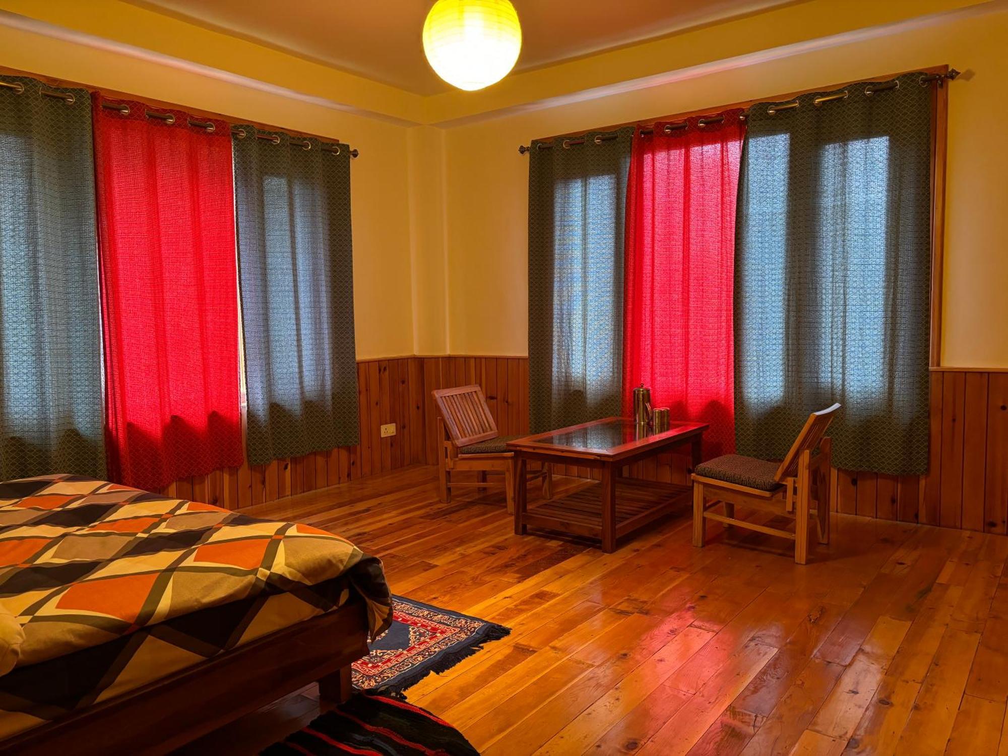 Toshim Homestay Sāngla Exteriör bild